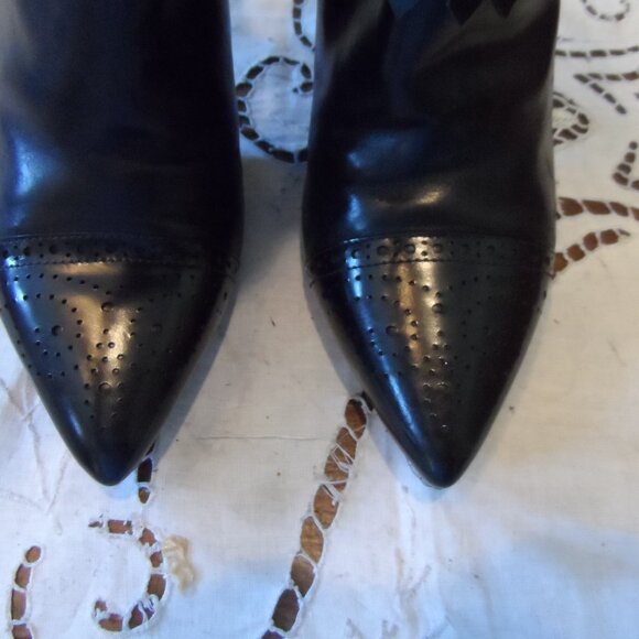 KORS by Michael Kors Black Leather Ankle Boots w/Removable Front Fringe Panel 8M - Picture 12 of 16